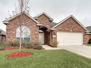 8301 Fall Crest Dr, Hurst, TX 76053