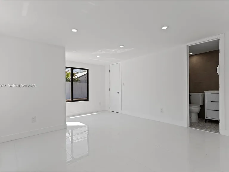 1524 SW 32nd Ct — Photo 25