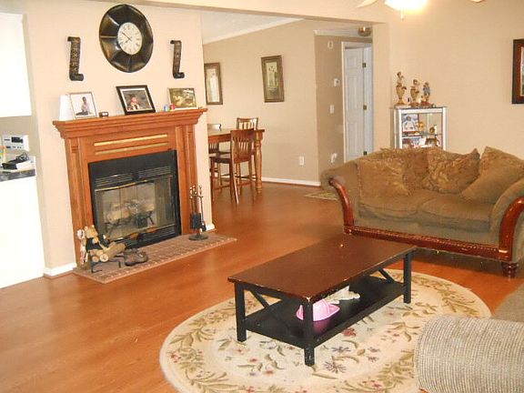 3rd image of 102 Wilkins St