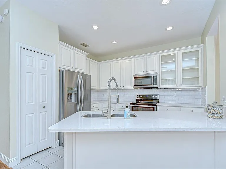 113 Bosphorous Ave #5 — Photo 25