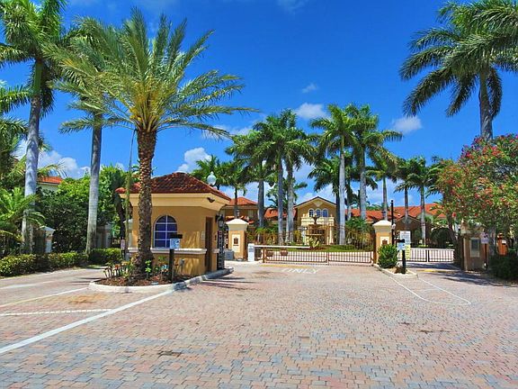 3rd image of 304 Villa Cir