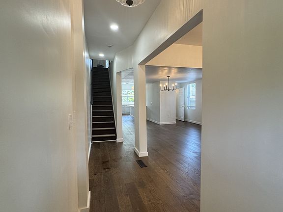 3rd image of 510 Winfield St