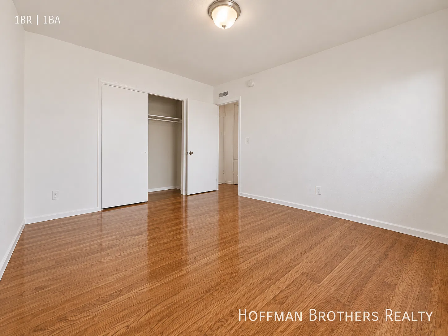 Spacious 1-Bedroom With High Ceilings, Great Storage & Parking Available!! — Photo 4