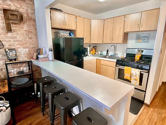 3rd image of 61 Lexington Ave APT 2A