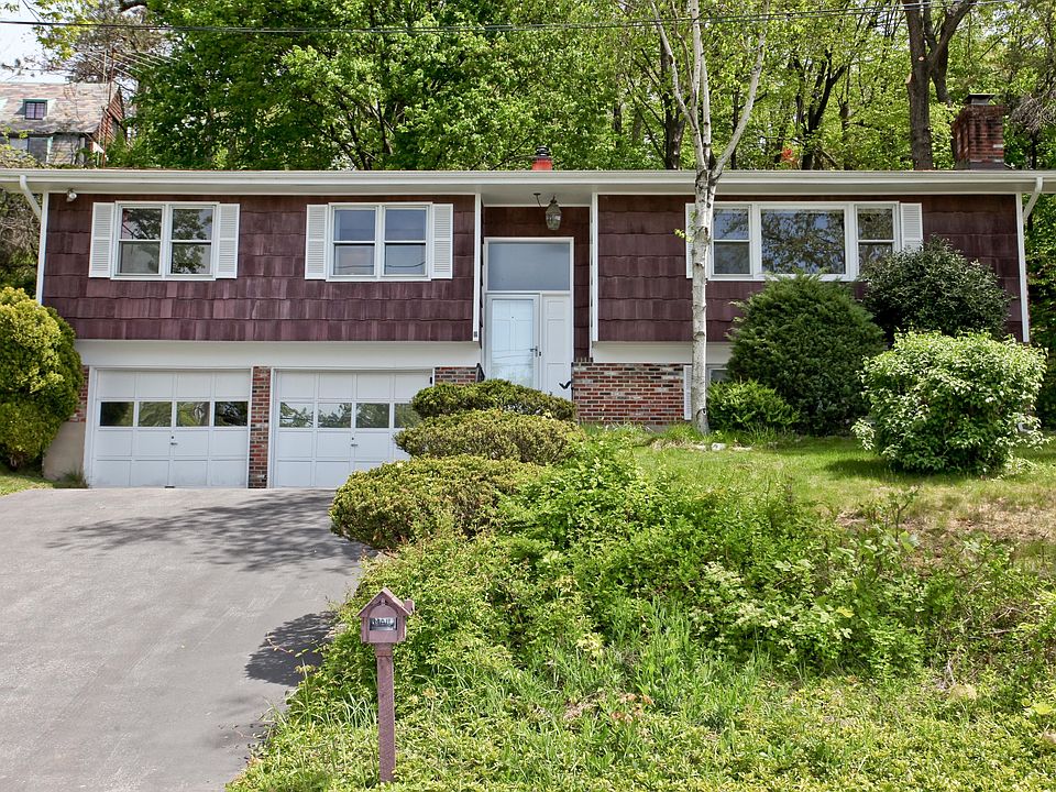 1st image of 22 Meadowbrook Dr