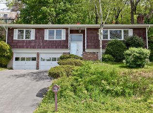 22 Meadowbrook Dr, Ossining, NY 10562
