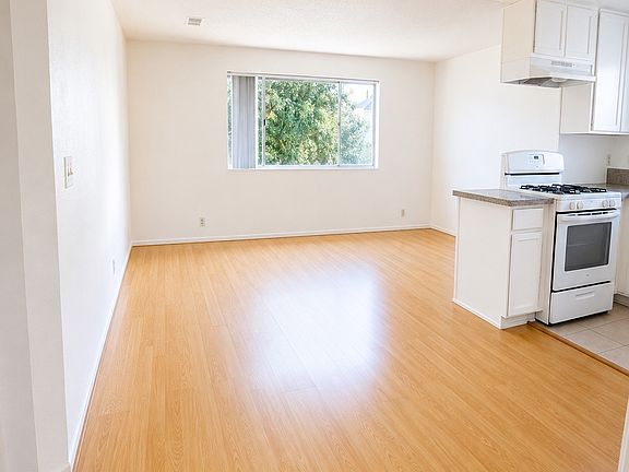 2nd image of 1305 E Carlton Dr #7