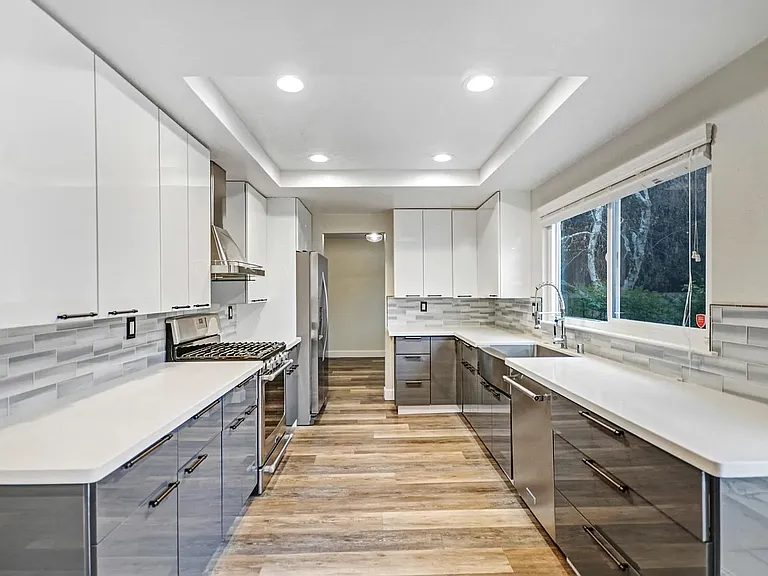 357 San Marin Dr — Photo 3