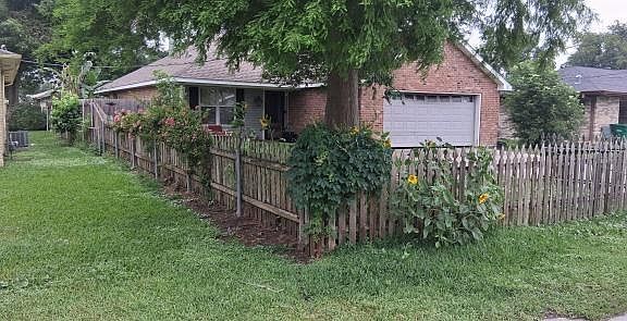 2nd image of 433 Maple Loop