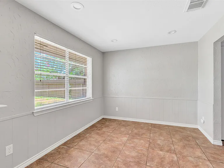 2414 Chanay Ln — Photo 23