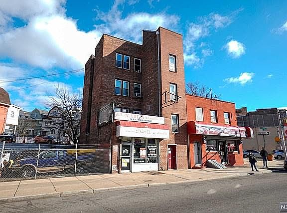 2nd image of 213 Bloomfield Ave