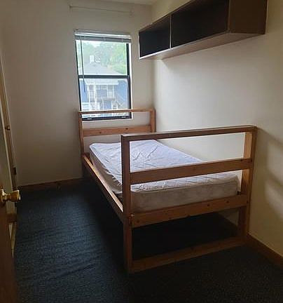 2nd image of 707 W Elm St #4