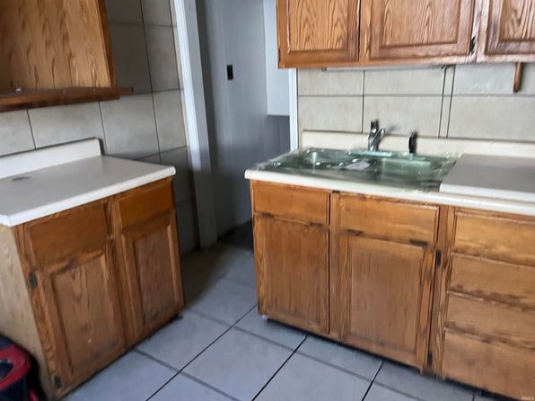 2121 Roger St, South Bend, IN 46628