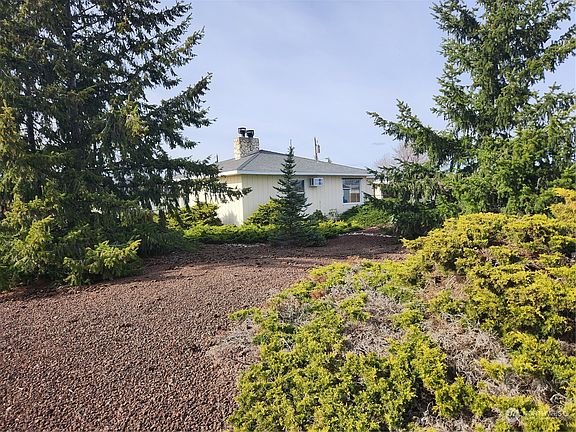 4th image of 190 Crest Dr