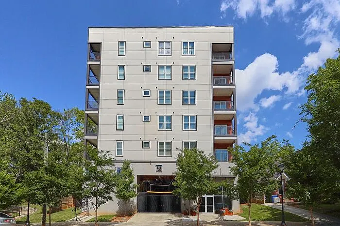 2 bed, 2.0 bath, 950 sqft, $2,100 — Photo 1