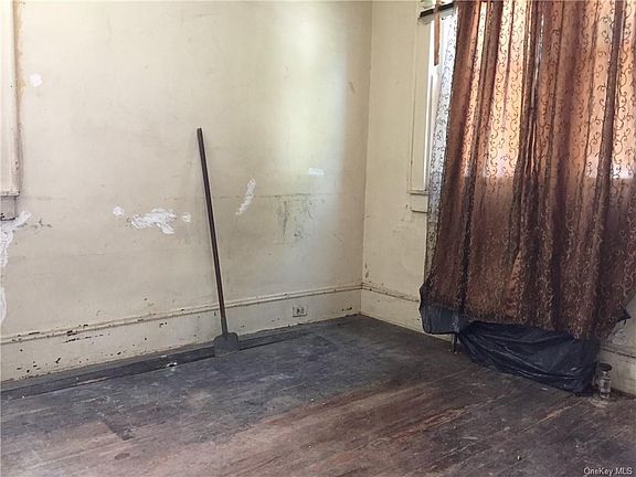 5th image of 43 Moultrie Ave