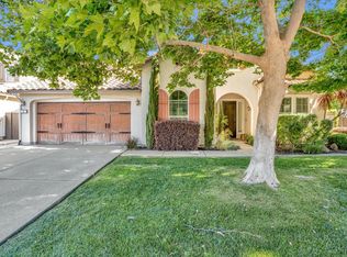 6 Zoolander Ct, Sacramento, CA
