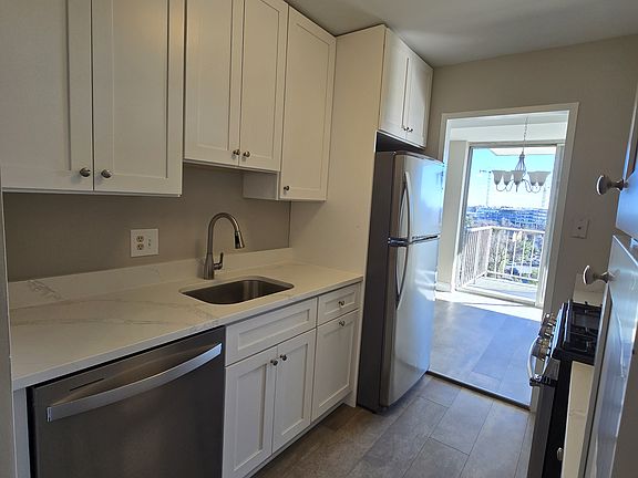 3rd image of 301 N Beauregard St APT 903