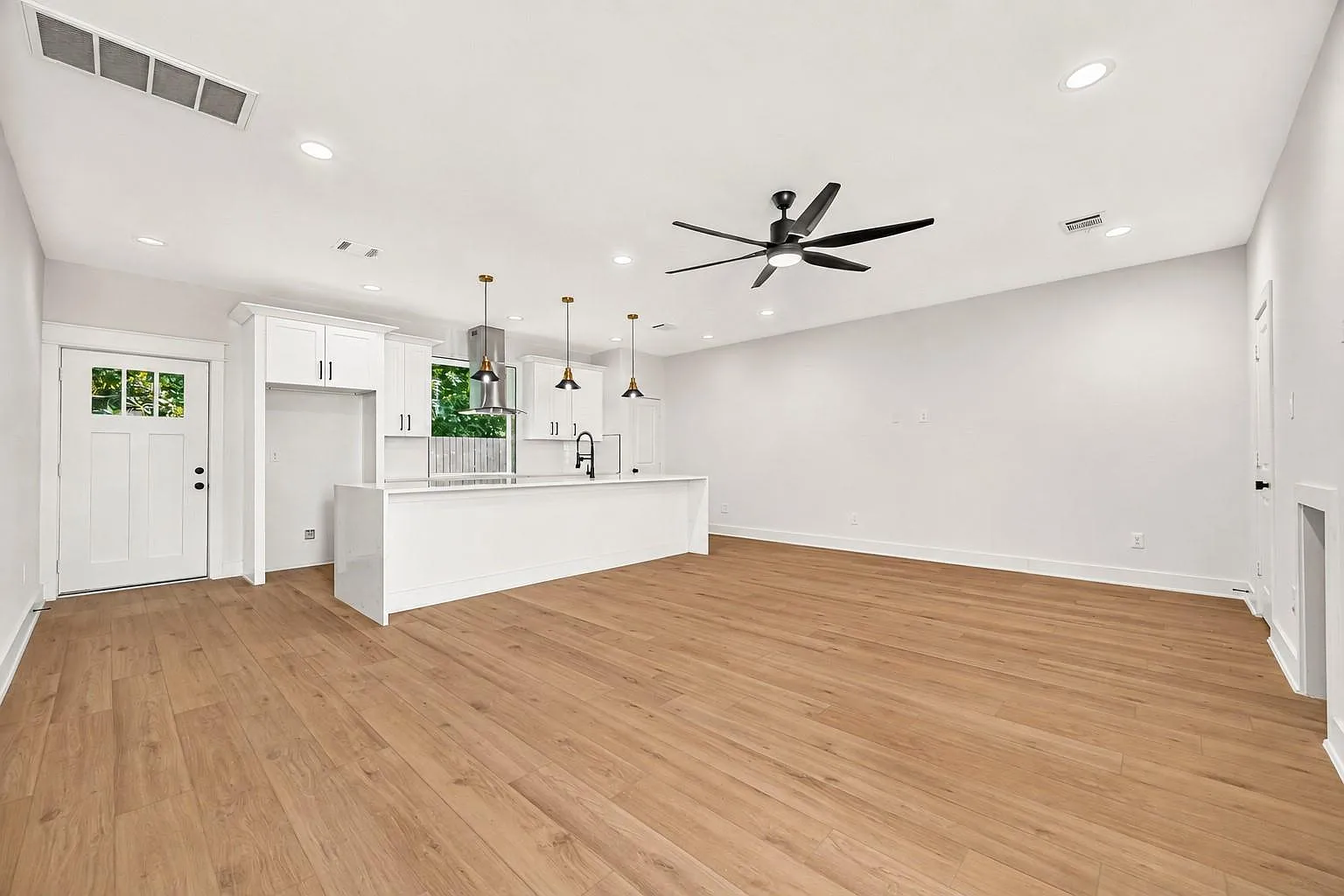 2 bed, 2.5 bath, $1,550 — Photo 4