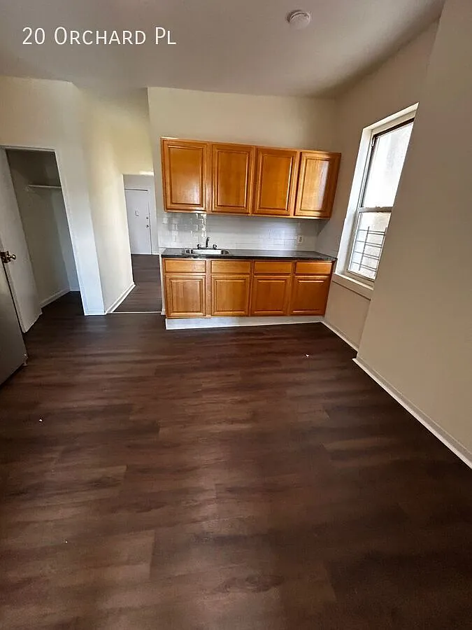 3 bed, $2,800 — Photo 1