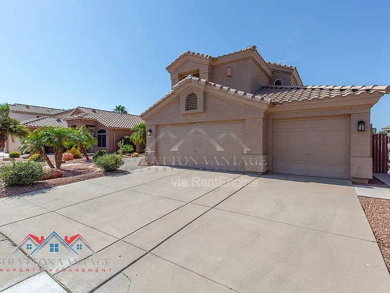 6152 W Irma Ln — Photo 2