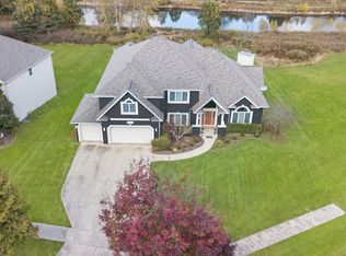 822 Edgewood Ct, Sugar Grove, IL 60554