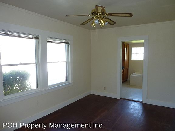5th image of 8029 Twin Oaks Ave