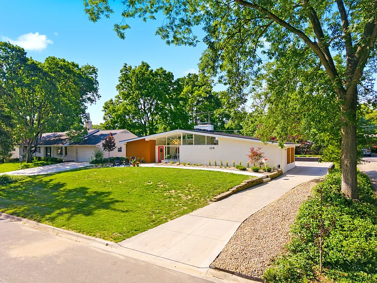 2276 Johnston Rd — Photo 79