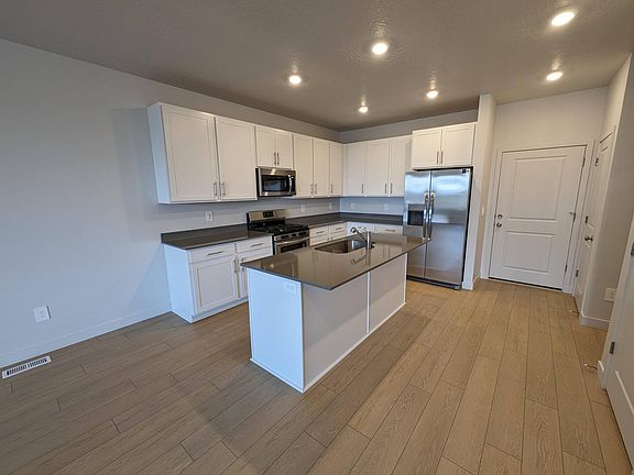 2nd image of 10037 Basalt Dr