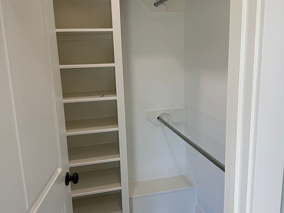 5th image of 11 Ladner Ln