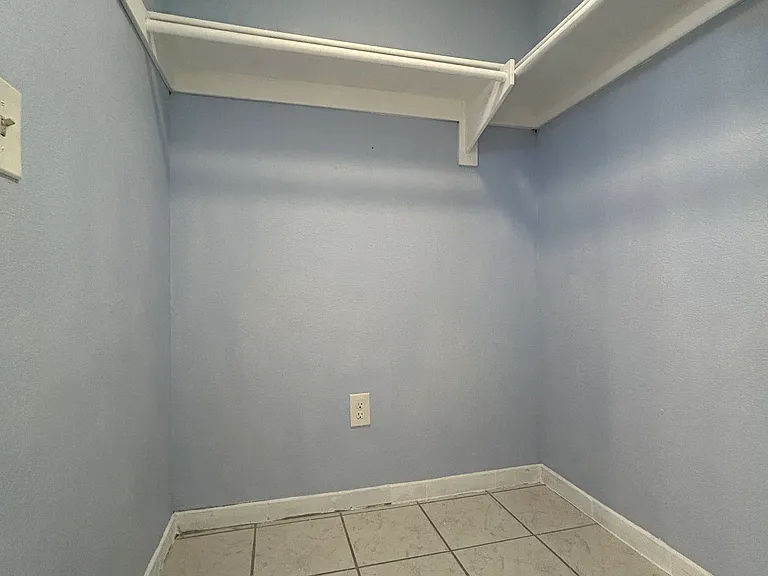 1460 Portrait St — Photo 9