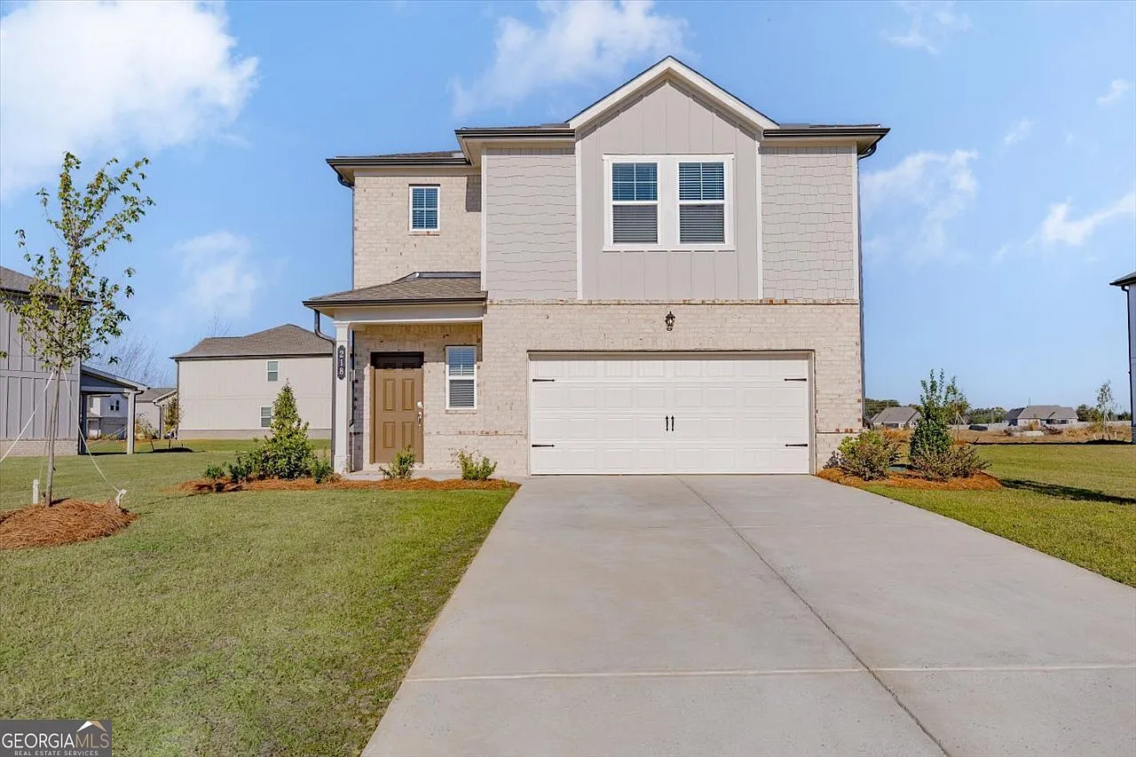 4 bed, 2.5 bath, 1950 sqft, $2,350 — Photo 1