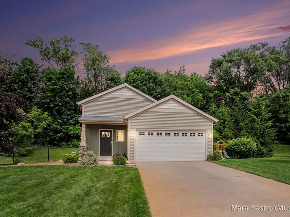 4558 Green Meadow Dr, Caledonia, MI 49316
