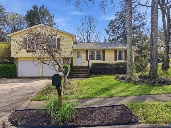 1008 Vicksburg Ln SE, Huntsville, AL 35803