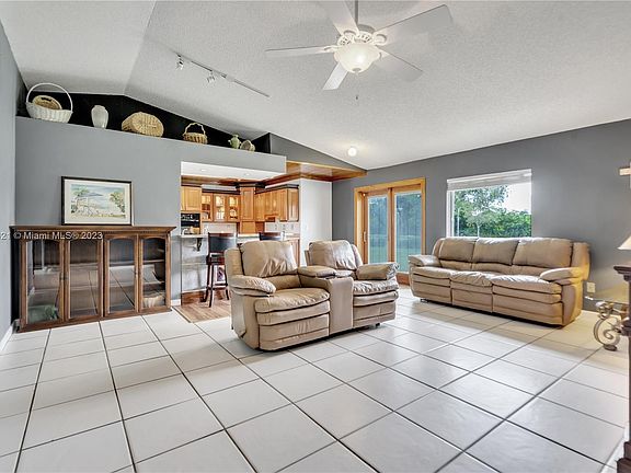 4th image of 2590 SE 7th Pl