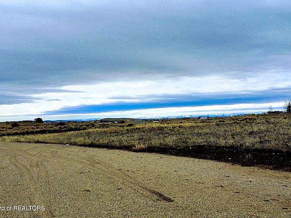 5th image of 129 E Green River Rd