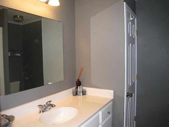 4th image of 389 Nichols Dr