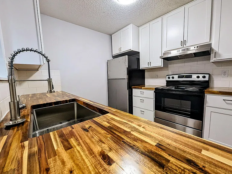 408 E 15th St #107 — Photo 6