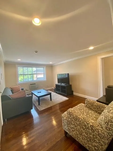 2 bed, 700 sqft, $2,595 — Photo 3