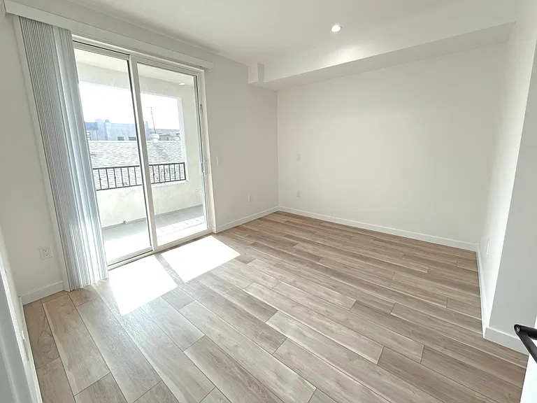 10934 Peach Grove St #202 — Photo 16