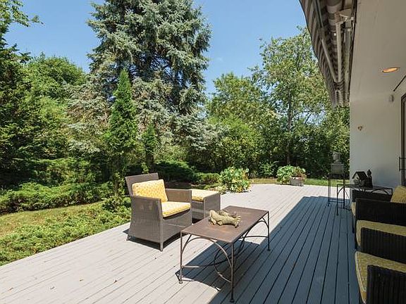 3rd image of 1 Cove Point Ct