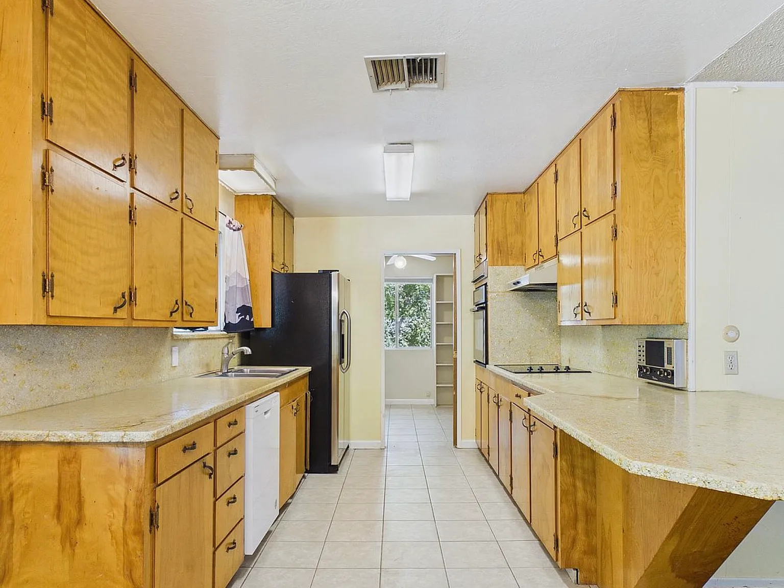 3 bed, 2000 sqft, $1,995 — Photo 3