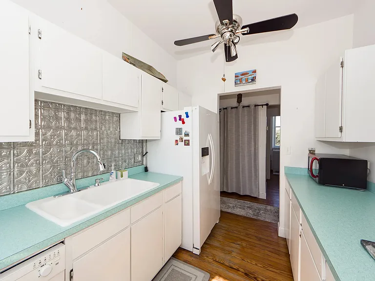 350 King St #STREET307 — Photo 16