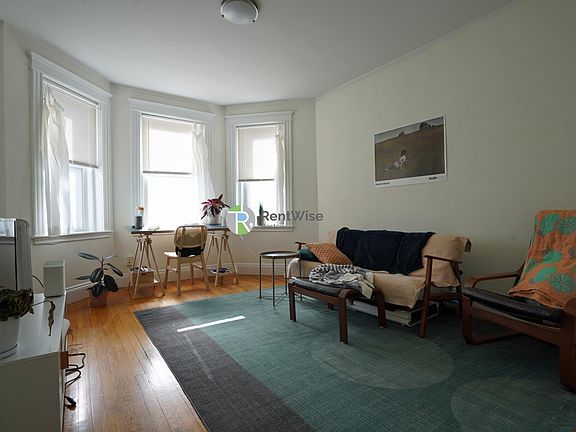 2nd image of 14 Orkney Rd APT 24