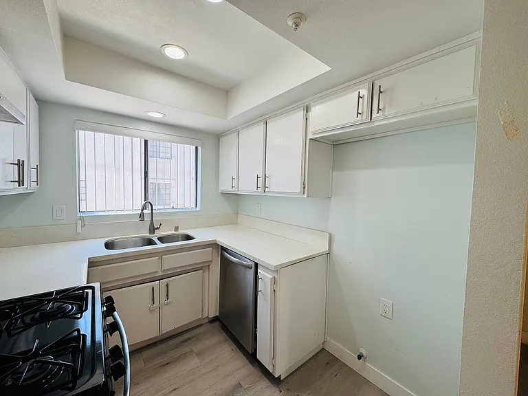 327 La France Ave #E — Photo 7