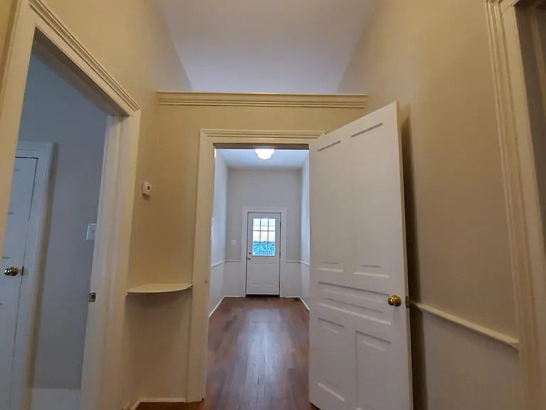 1001 S Person St — Photo 7