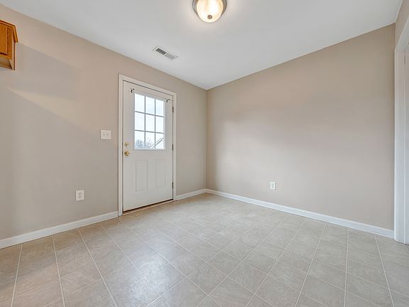 3rd image of 125 Salem Ln