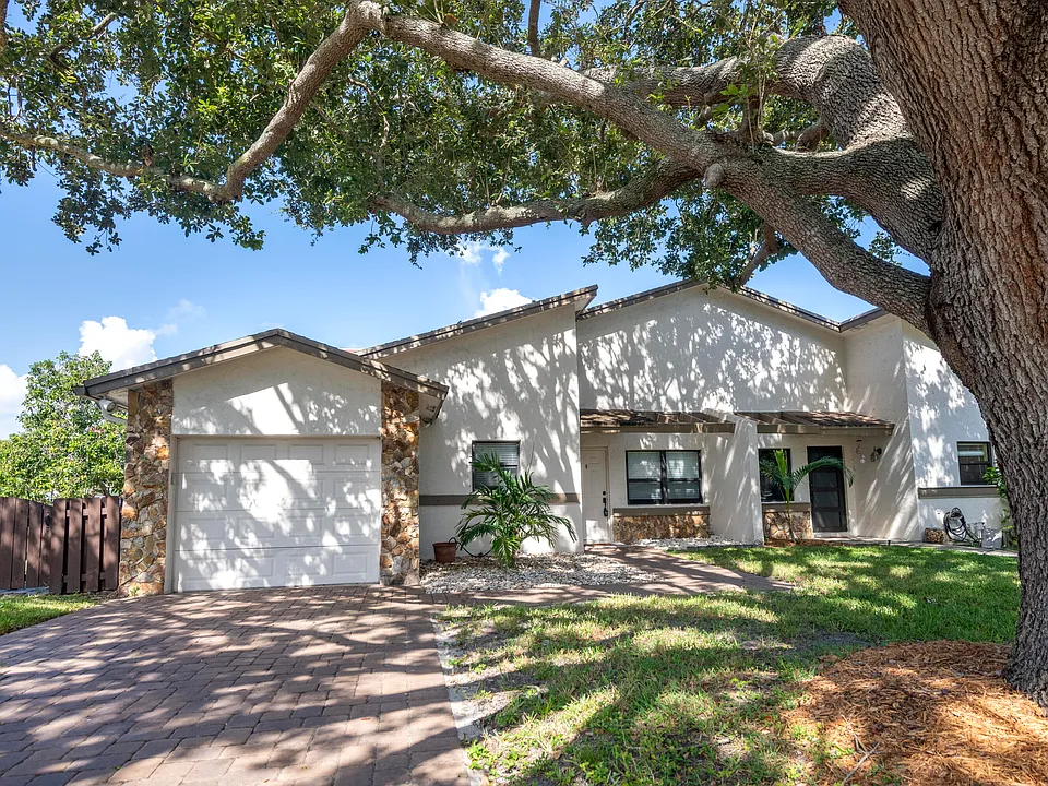 325 NW 65th Ter #325