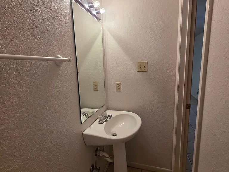 1703 Taylor St — Photo 6