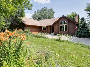 10463 Homeward Hills Rd, Eden Prairie, MN 55347